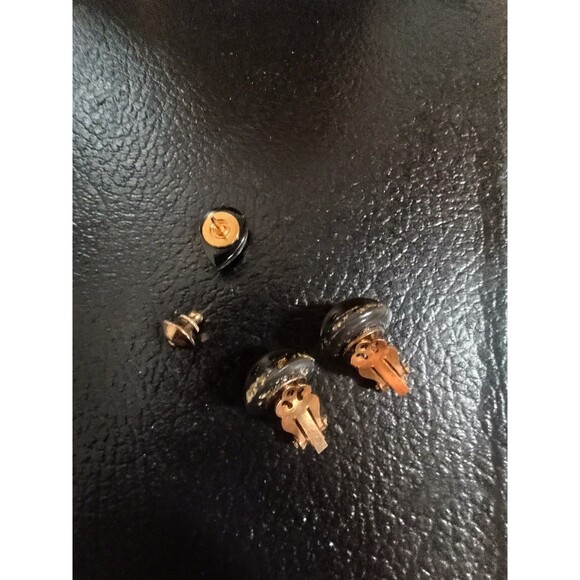 Vintage Lucite Earrings & Tie Tack Set – Clear with Gold Flakes - Picture 5 of 7